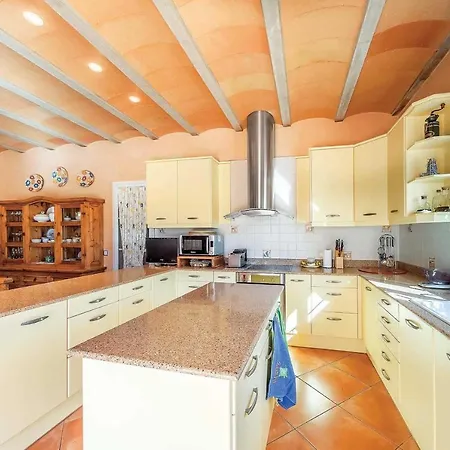 Sleeps 7 Air Con Wifi * Trebeluger