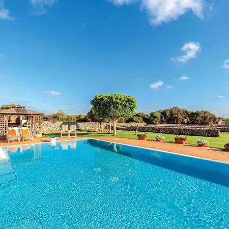 Sleeps 7 Air Con Wifi Trebeluger