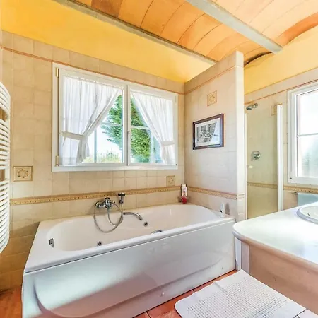 Sleeps 7 Air Con Wifi