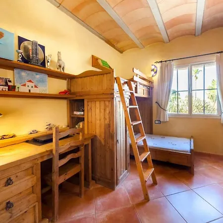 Sleeps 7 Air Con Wifi * Trebeluger