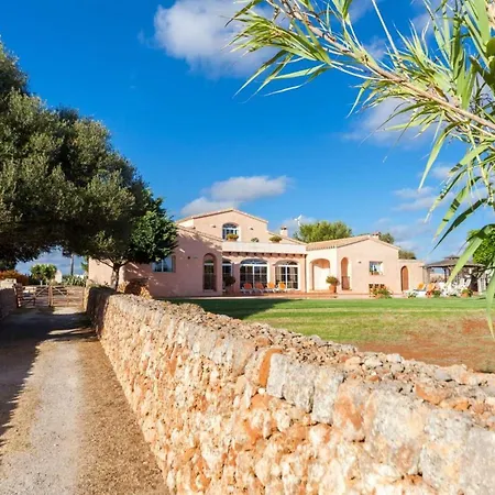 Sleeps 7 Air Con Wifi Trebeluger